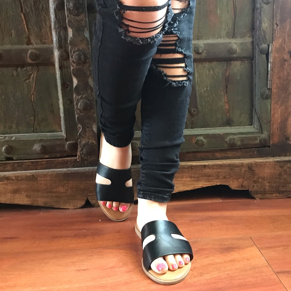Sandals - Picture 4 of 10